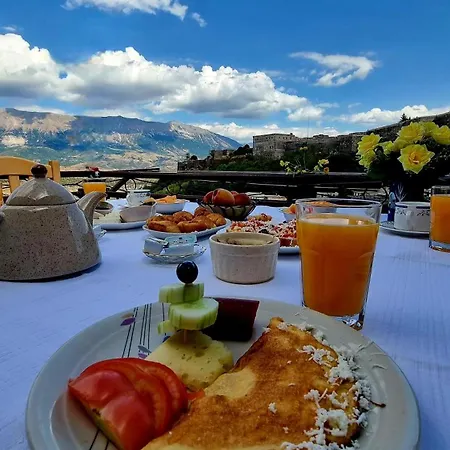 Sorlesa بيت ضيافة Gjirokastër