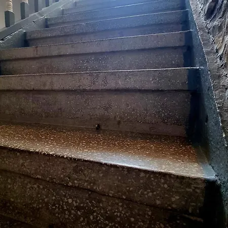 Sorlesa بيت ضيافة Gjirokastër
