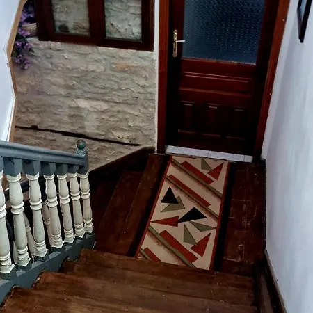 Sorlesa بيت ضيافة Gjirokastër