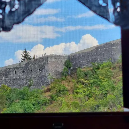 Sorlesa بيت ضيافة Gjirokastër